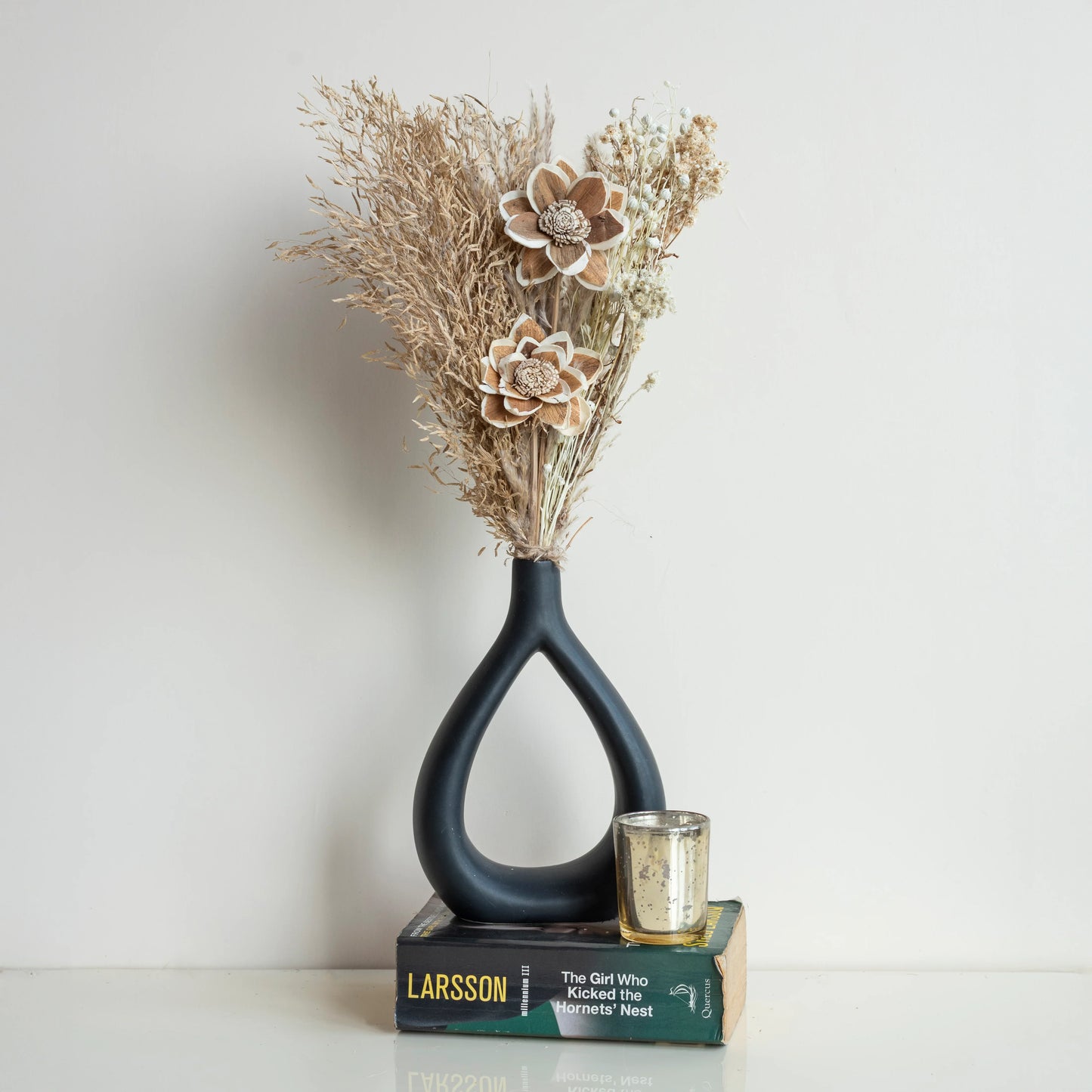 Bare Beauty Bunch In the Black Swan Vase