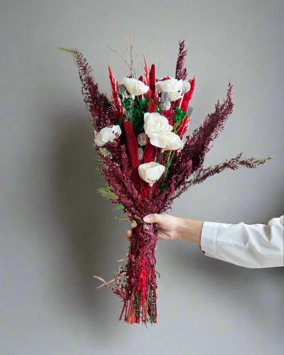 Aurelia Bunch in the Retro B&W Metal Vase