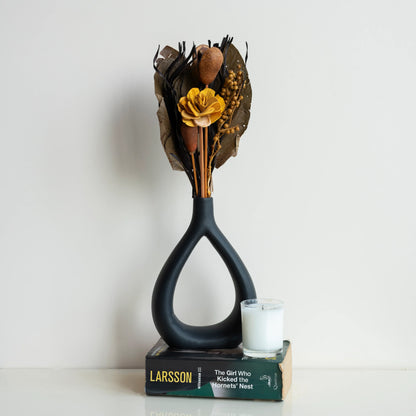 Sand Dune Bunch In the Black Swan Vase